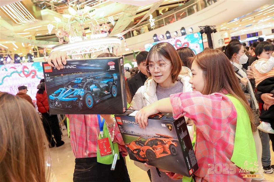 Silver screen celebrations! Movie feast at Lujiazui mall rings in New Year