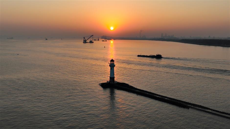 Watch first sunrise of 2025 at Wusongkou port