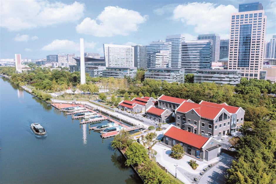 Putuo District showcases strength at 7th CIIE