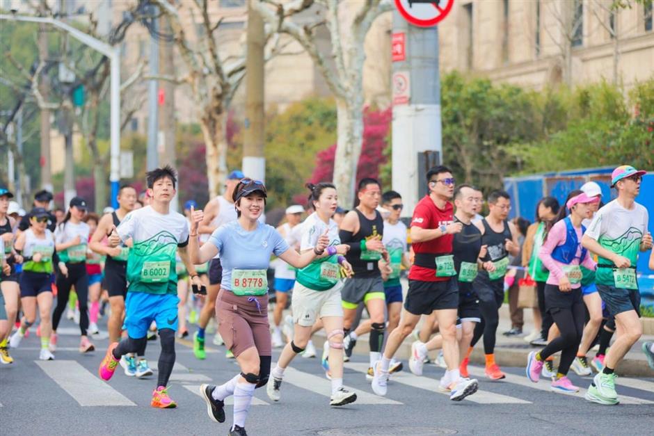 Dragon boat races light up Suzhou Creek, celebrate sports and culture in Putuo