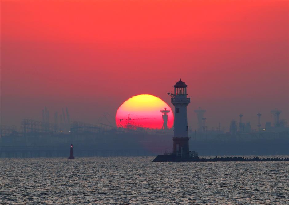 Watch first sunrise of 2025 at Wusongkou port