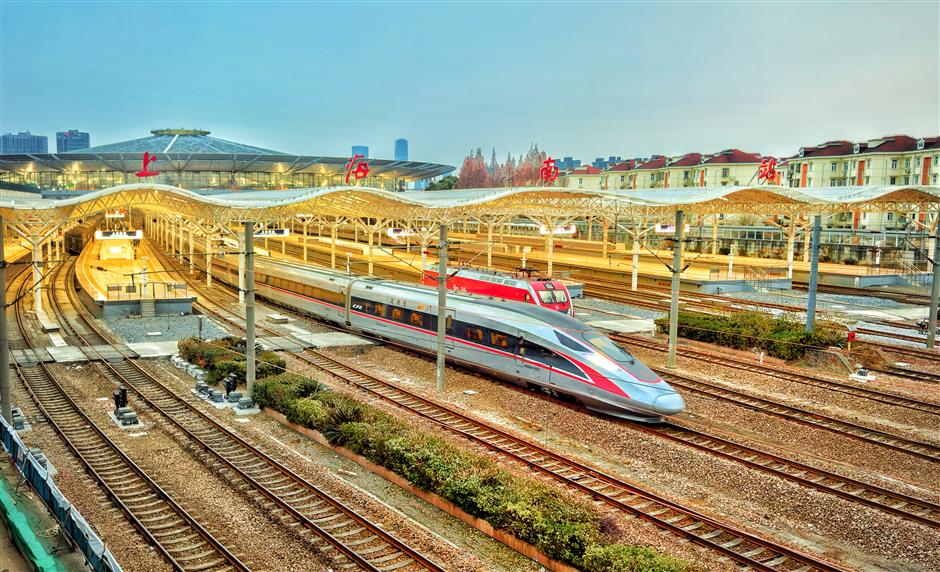 All aboard new era at Shanghai South Station