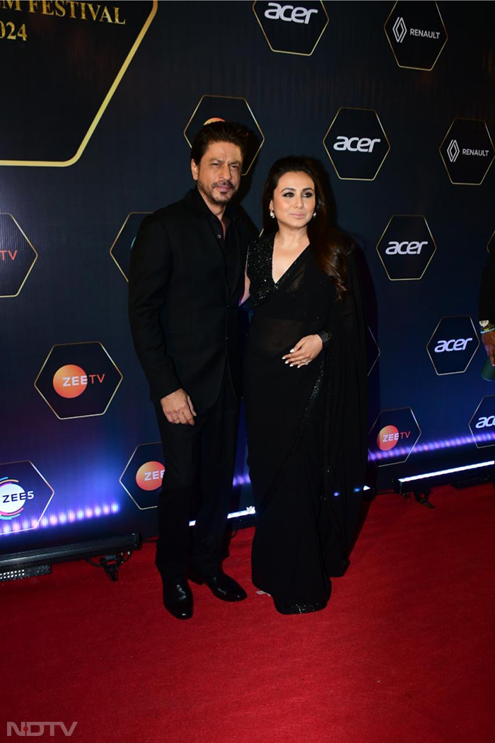 Dadasaheb Phalke International Awards 2024: Shah Rukh Khan-Rani Mukerji, Kareena Kapoor Came, Posed And Conquered The Red Carpet