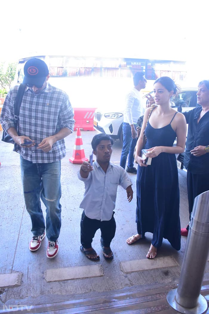 Airport Traffic: Shah Rukh Khan, Ananya Panday-Aditya Roy Kapur And Others