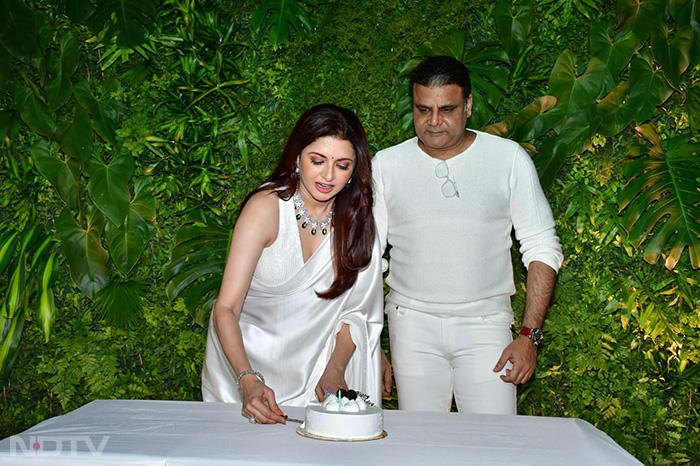 Madhuri, Neena Gupta And Other Guests At Bhagyashree\'s Birthday Bash