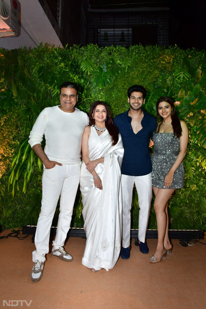 Madhuri, Neena Gupta And Other Guests At Bhagyashree\'s Birthday Bash