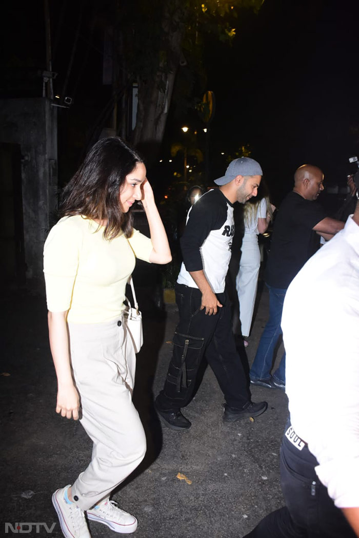 Varun Dhawan And Shraddha Kapoor\'s Weekday Outing